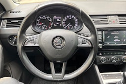 harmaa Skoda Octavia 2017 kuva 18.