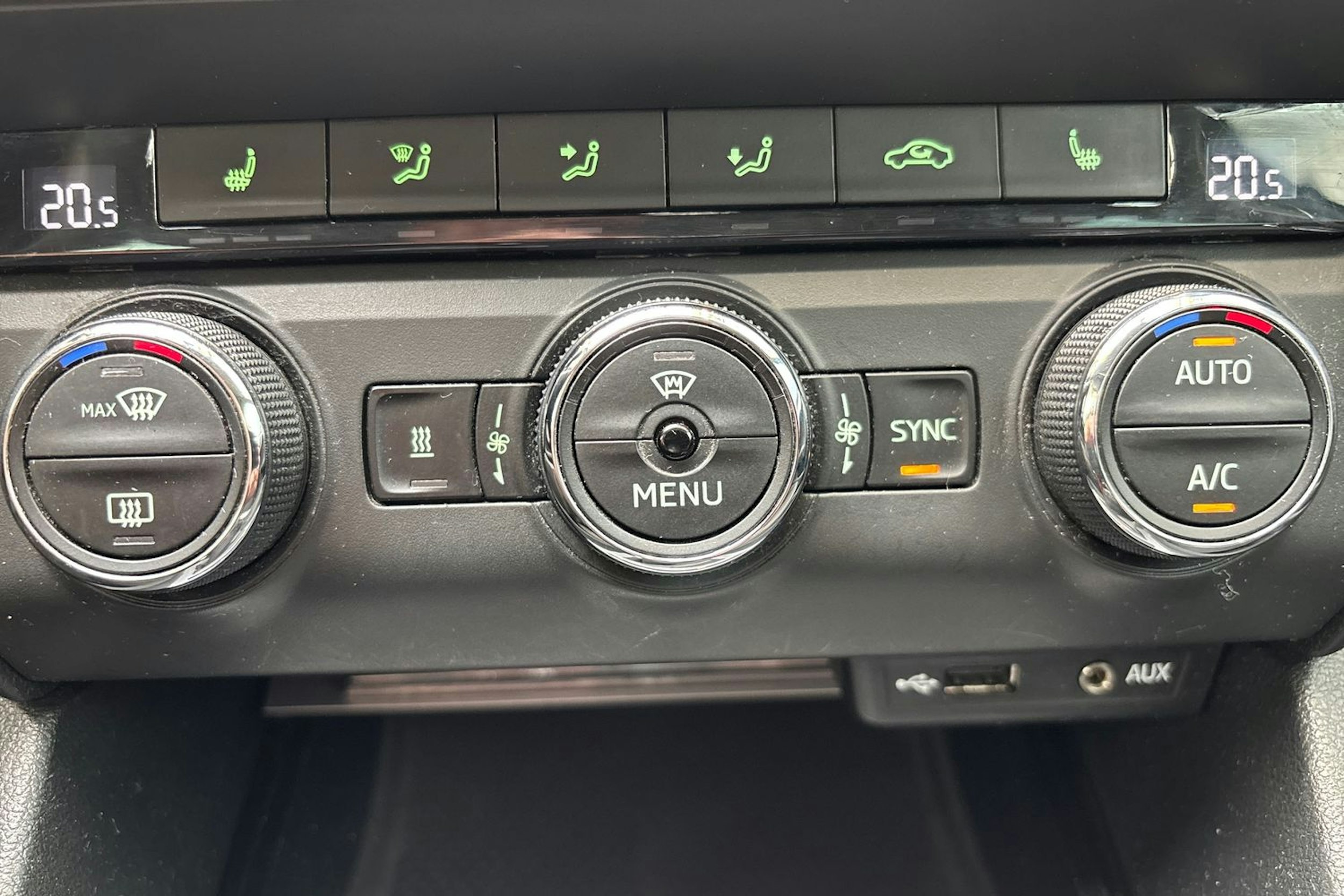 harmaa Skoda Octavia 2017 kuva 23.