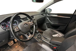 musta Skoda Octavia 2017 kuva 3.