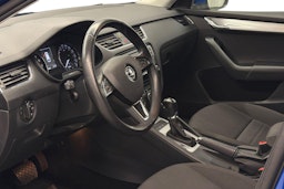 sininen Skoda Octavia 2017 kuva 7.