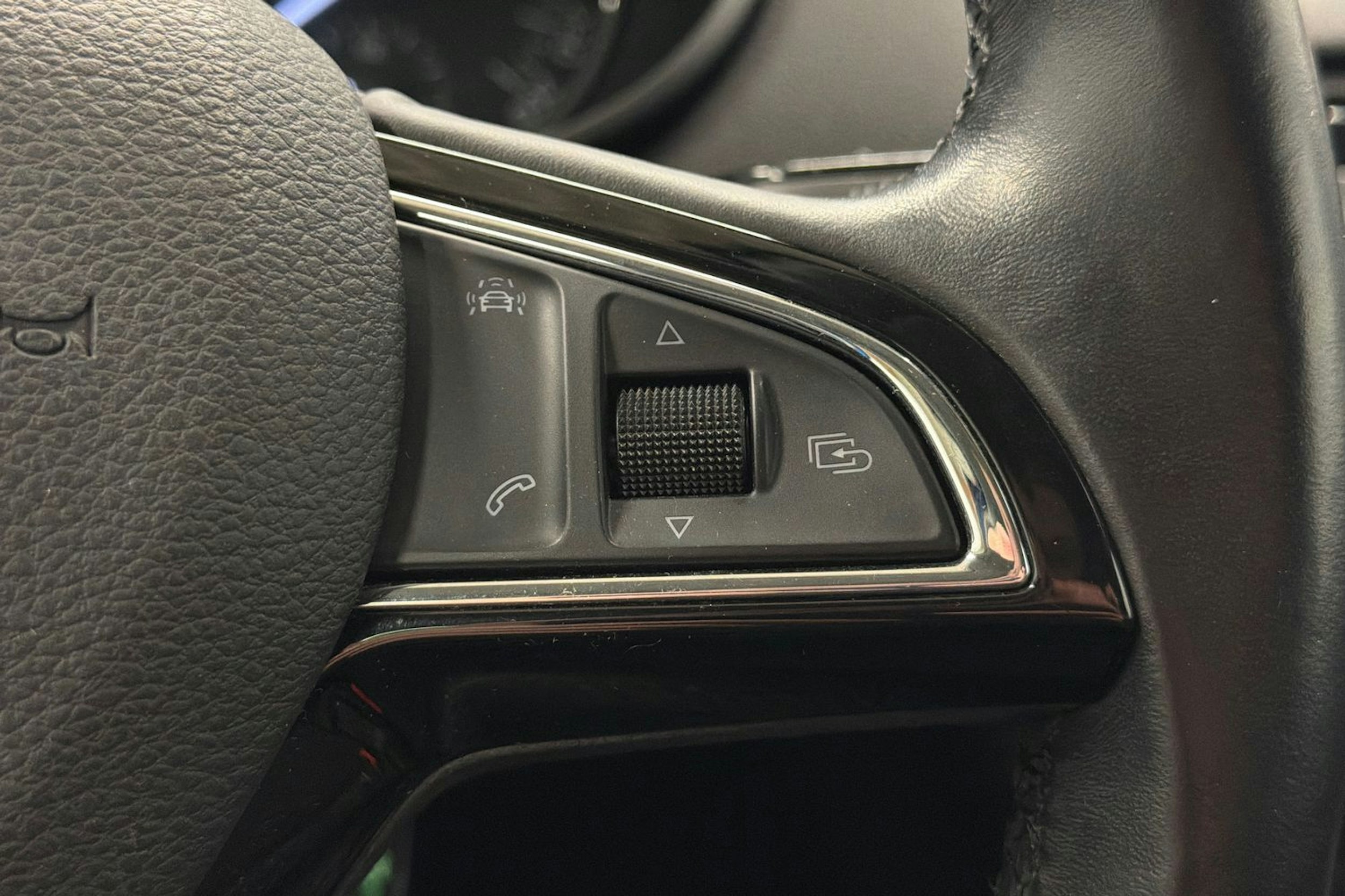 sininen Skoda Octavia 2017 kuva 15.