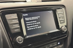 sininen Skoda Octavia 2017 kuva 19.