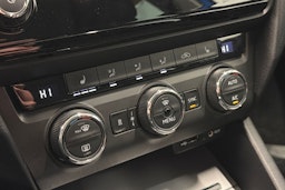 sininen Skoda Octavia 2017 kuva 22.