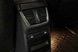 sininen Skoda Octavia 2017 kuva 25.