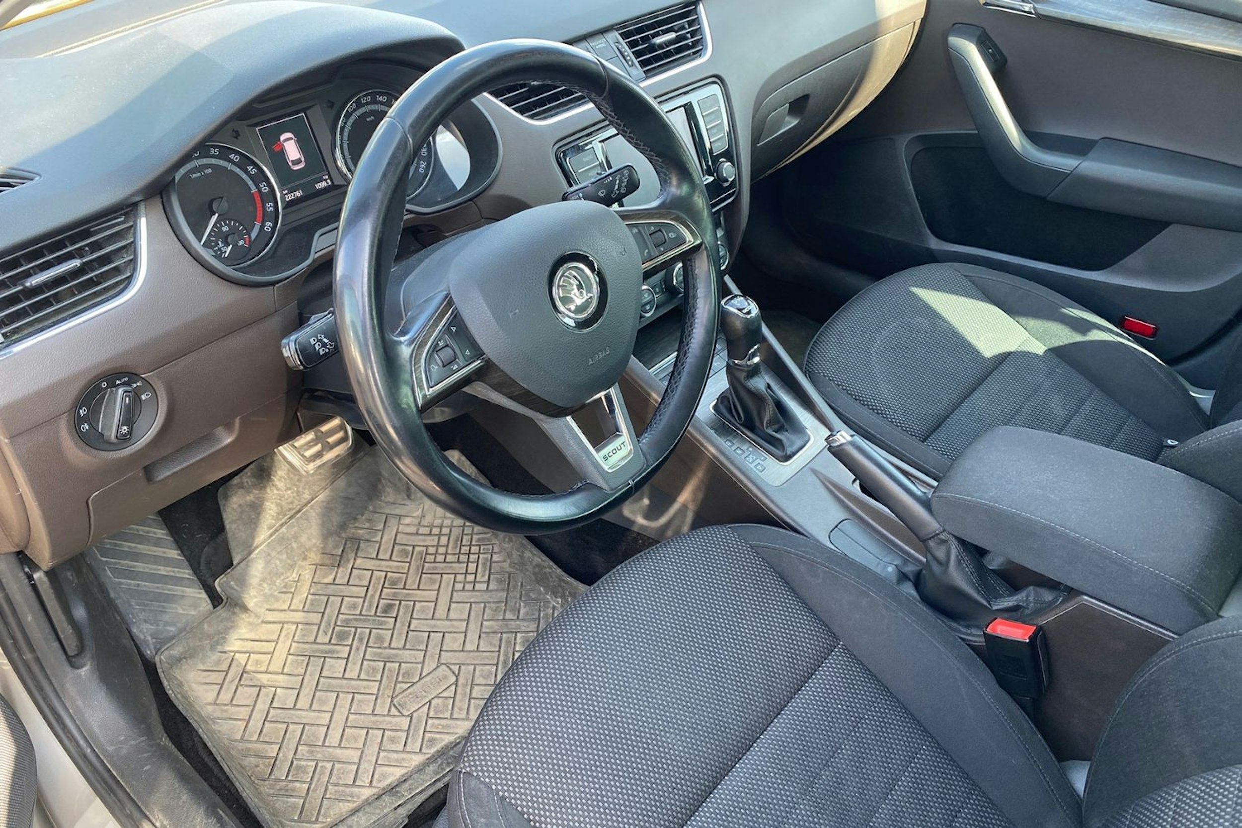 met. ruskea (beige) Skoda Octavia 2017 kuva 3.