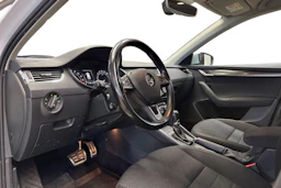 valkoinen Skoda Octavia 2017 kuva 6.