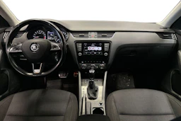 valkoinen Skoda Octavia 2017 kuva 7.
