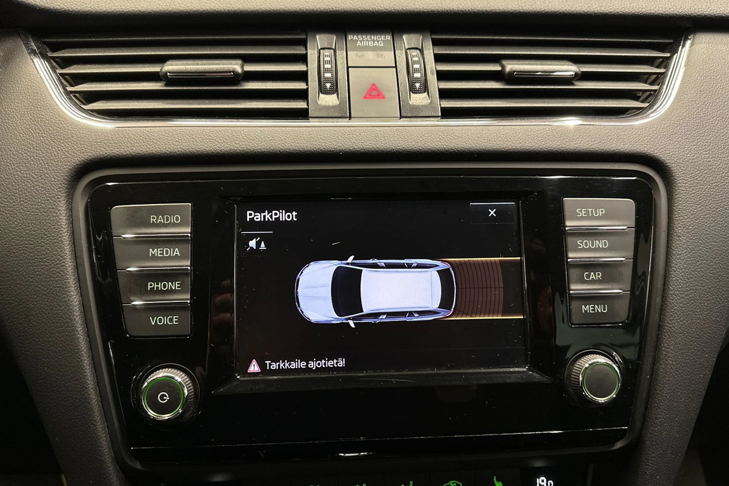 valkoinen Skoda Octavia 2017 kuva 11.