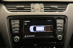 valkoinen Skoda Octavia 2017 kuva 11.