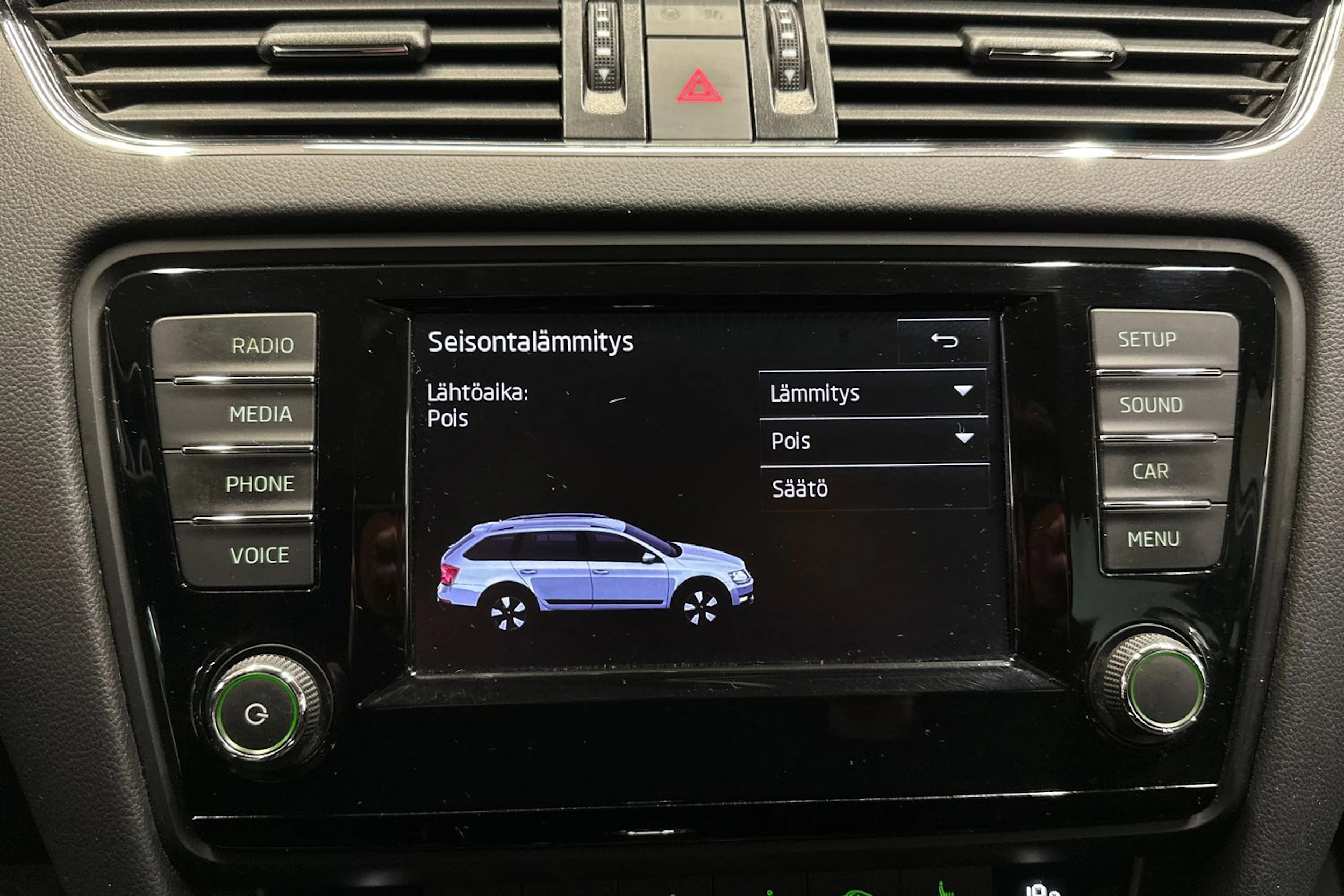 valkoinen Skoda Octavia 2017 kuva 12.
