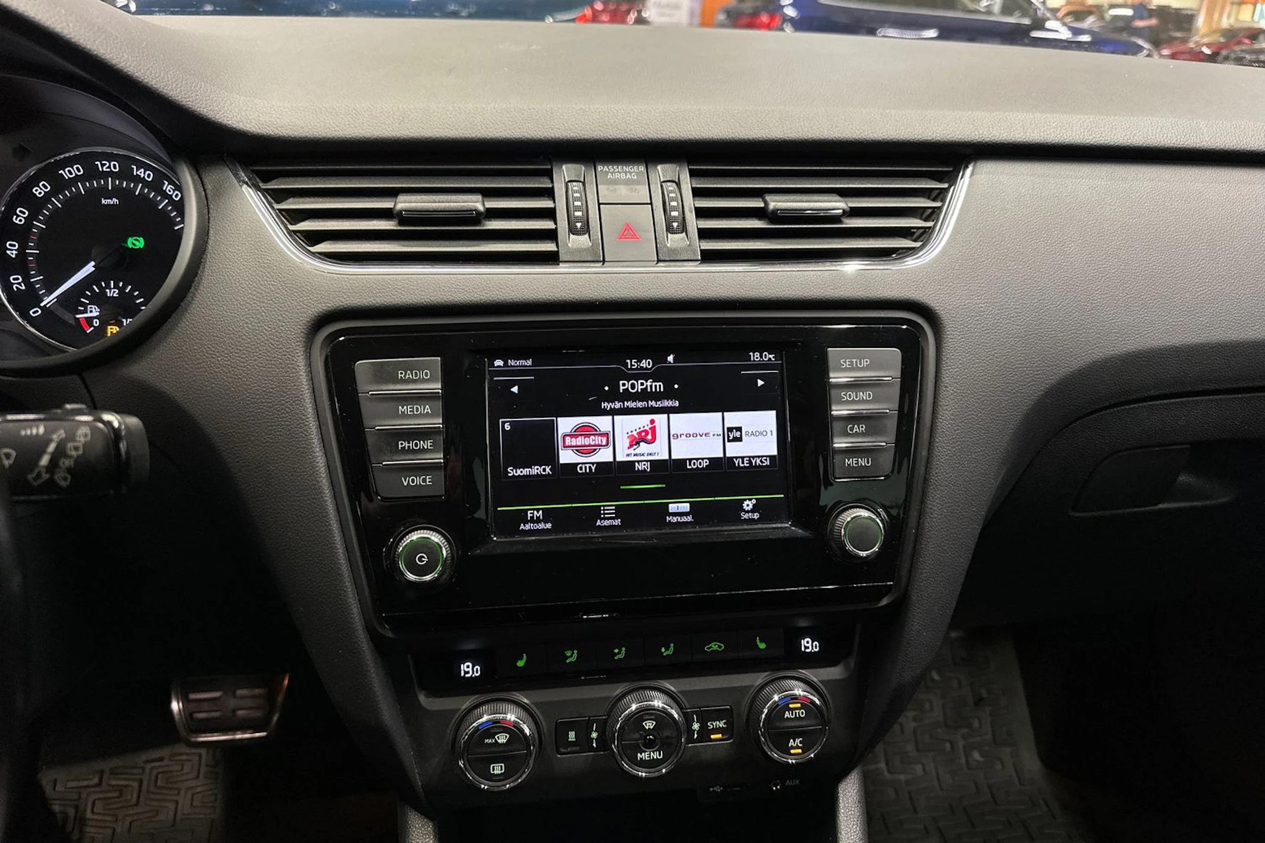 valkoinen Skoda Octavia 2017 kuva 14.