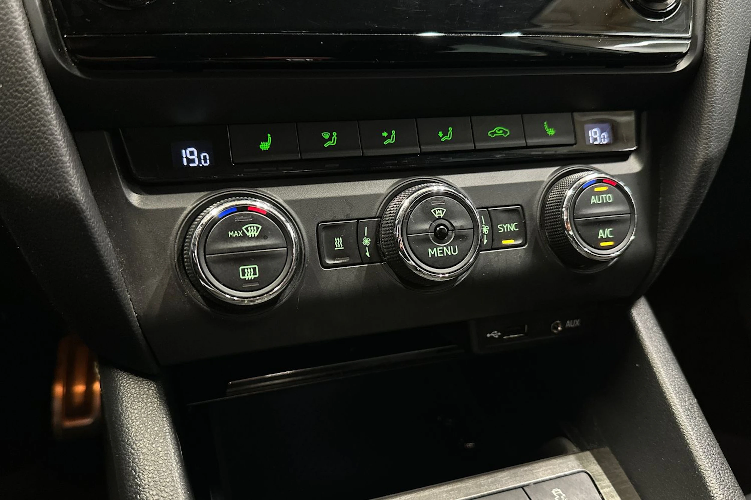 valkoinen Skoda Octavia 2017 kuva 15.