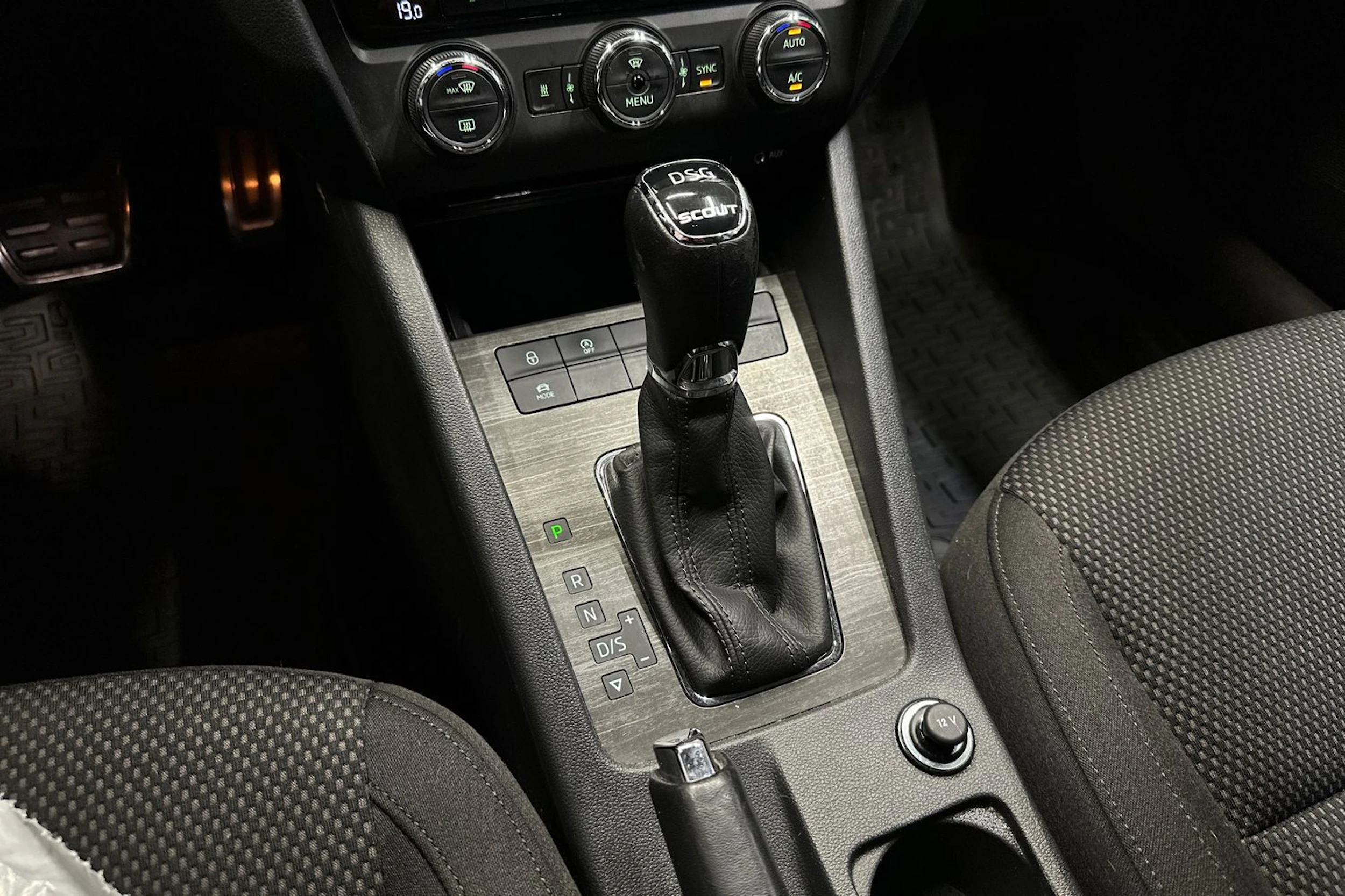 valkoinen Skoda Octavia 2017 kuva 16.