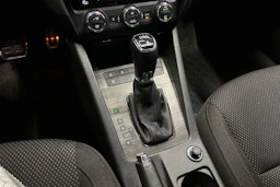 valkoinen Skoda Octavia 2017 kuva 16.