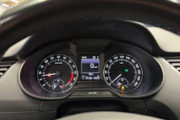 valkoinen Skoda Octavia 2017 kuva 19.