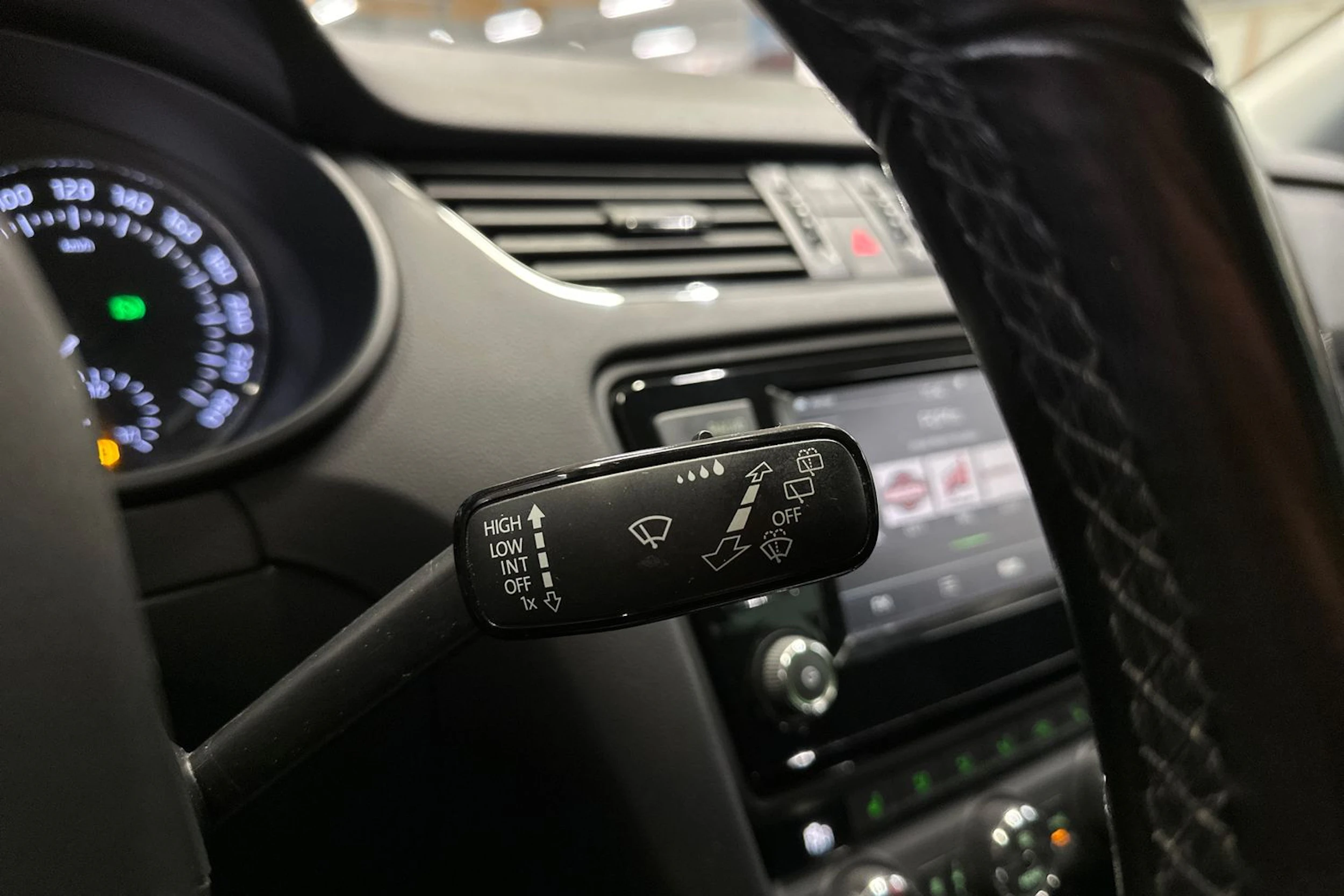 valkoinen Skoda Octavia 2017 kuva 21.