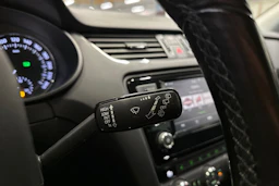 valkoinen Skoda Octavia 2017 kuva 21.