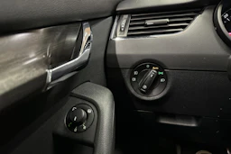 valkoinen Skoda Octavia 2017 kuva 22.