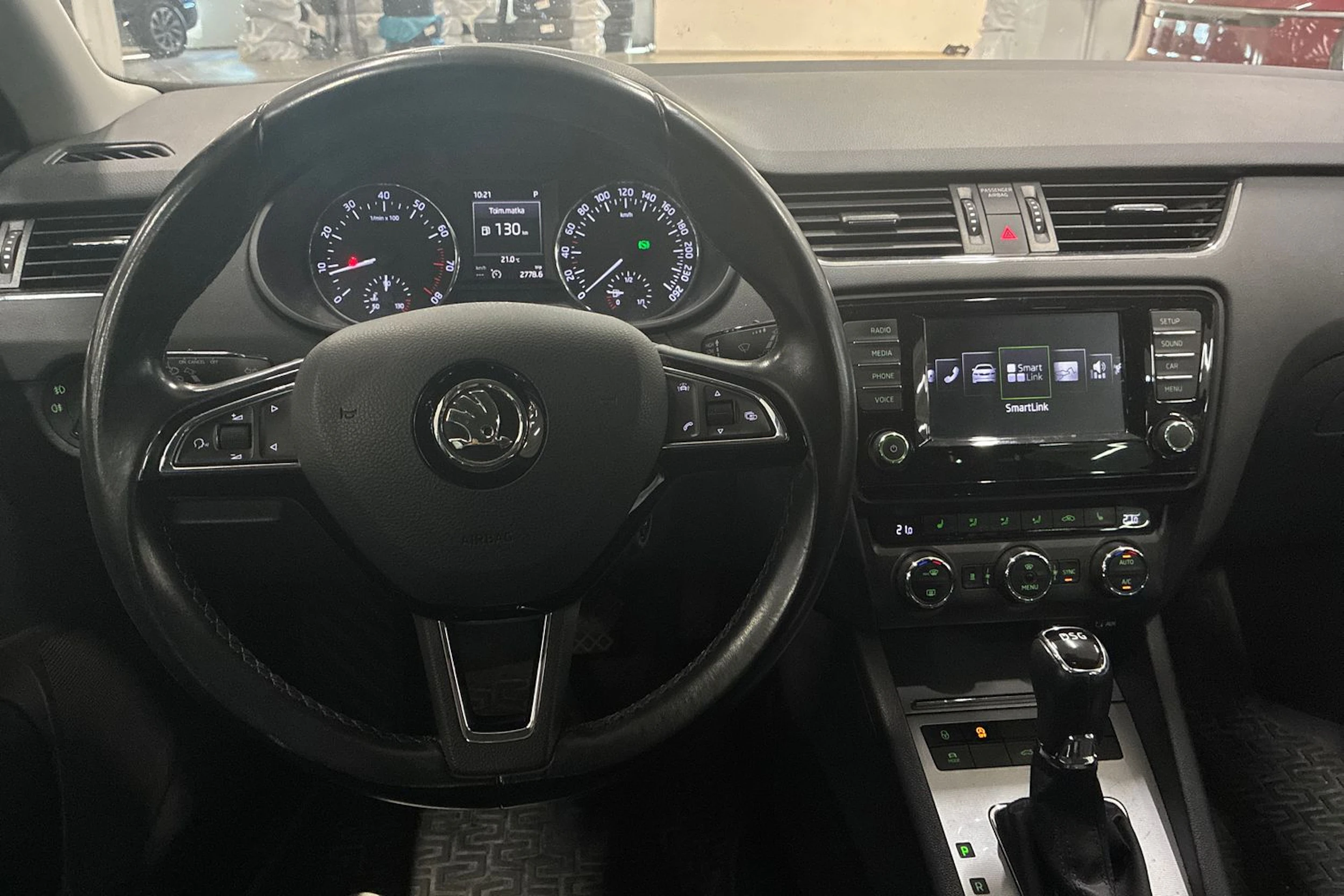 sininen Skoda Octavia 2017 kuva 4.