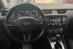 sininen Skoda Octavia 2017 kuva 4.