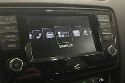 sininen Skoda Octavia 2017 kuva 6.
