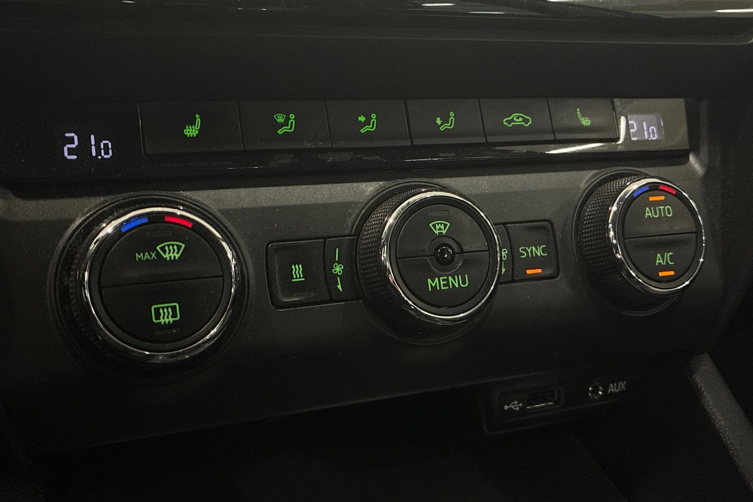 sininen Skoda Octavia 2017 kuva 8.