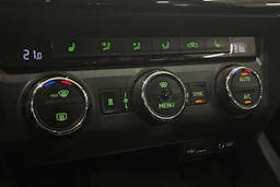 sininen Skoda Octavia 2017 kuva 8.