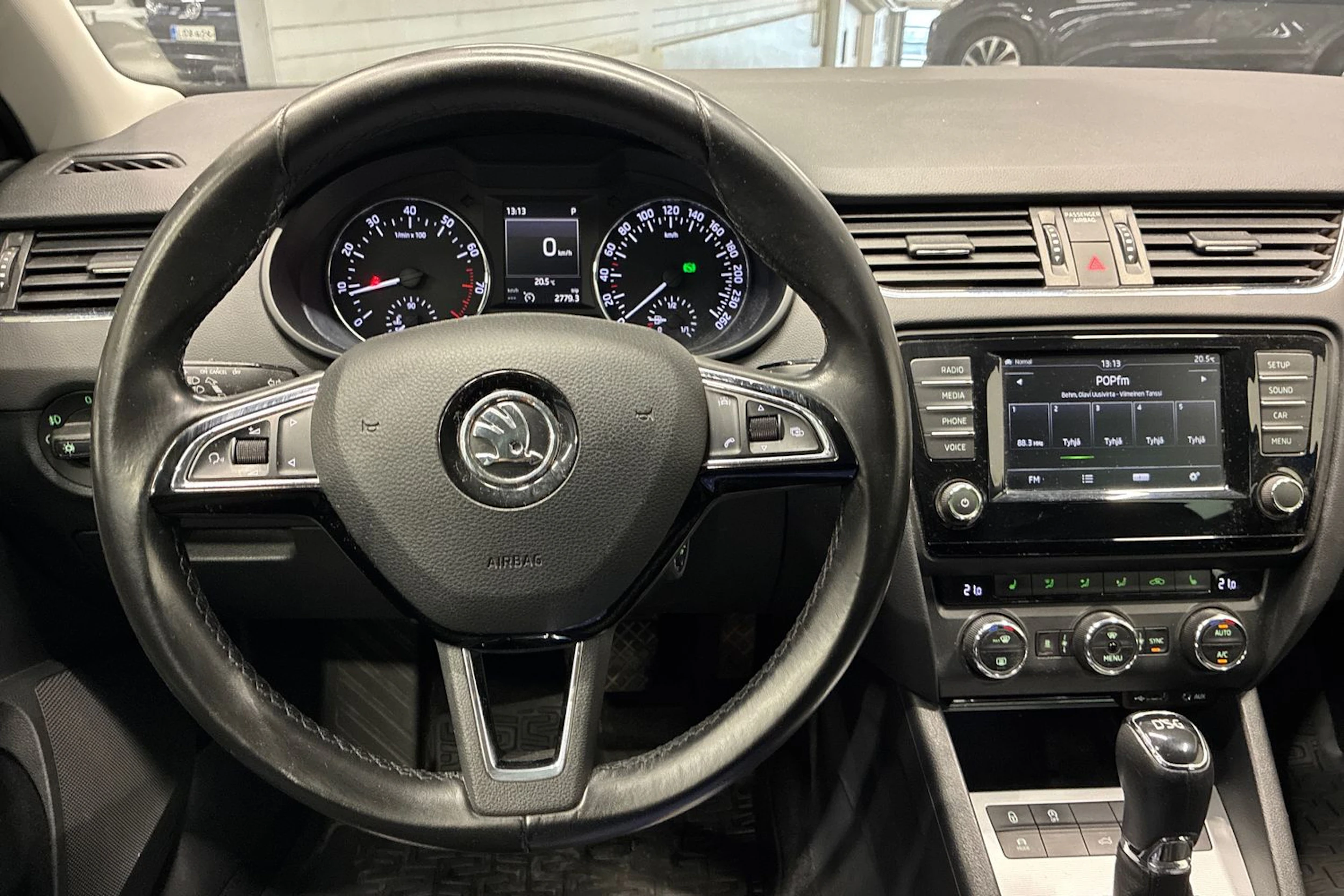 sininen Skoda Octavia 2017 kuva 11.