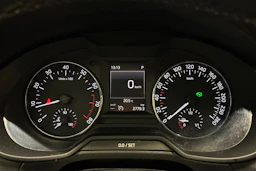 sininen Skoda Octavia 2017 kuva 12.