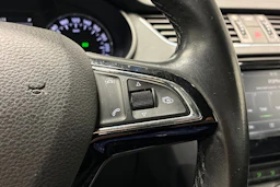 sininen Skoda Octavia 2017 kuva 14.