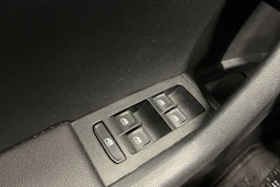 sininen Skoda Octavia 2017 kuva 18.