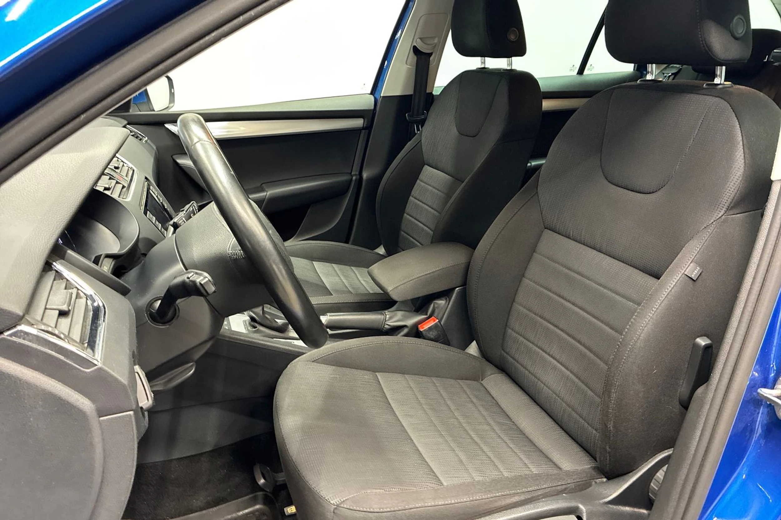 sininen Skoda Octavia 2017 kuva 25.
