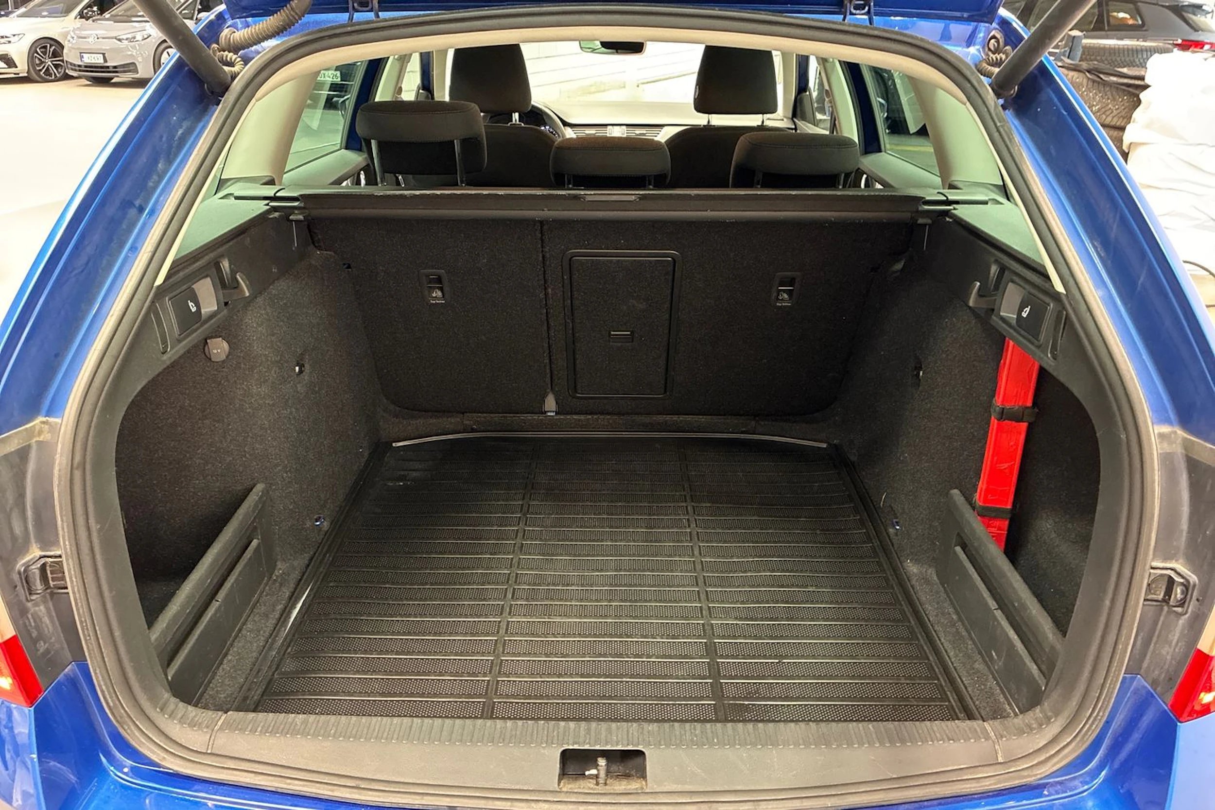 sininen Skoda Octavia 2017 kuva 26.
