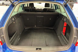 sininen Skoda Octavia 2017 kuva 26.