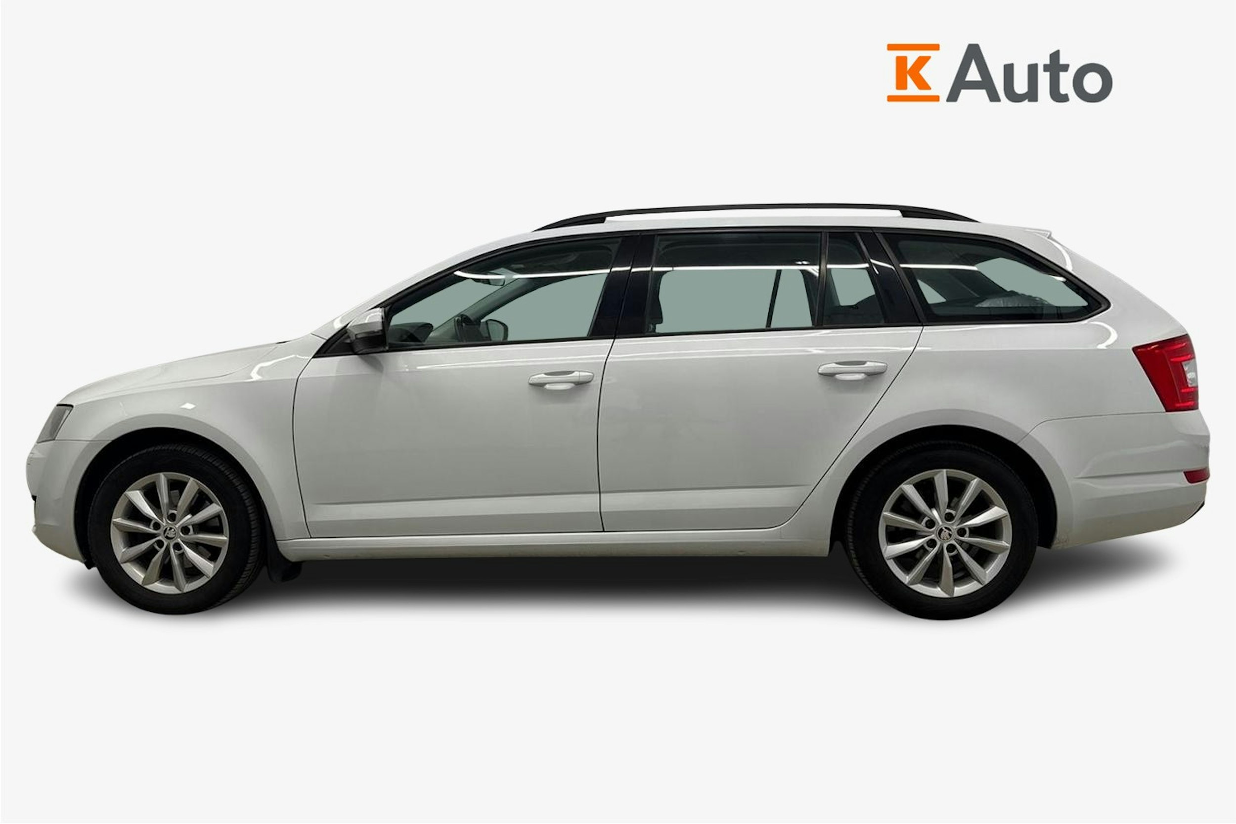 valkoinen Skoda Octavia 2017 kuva 6.