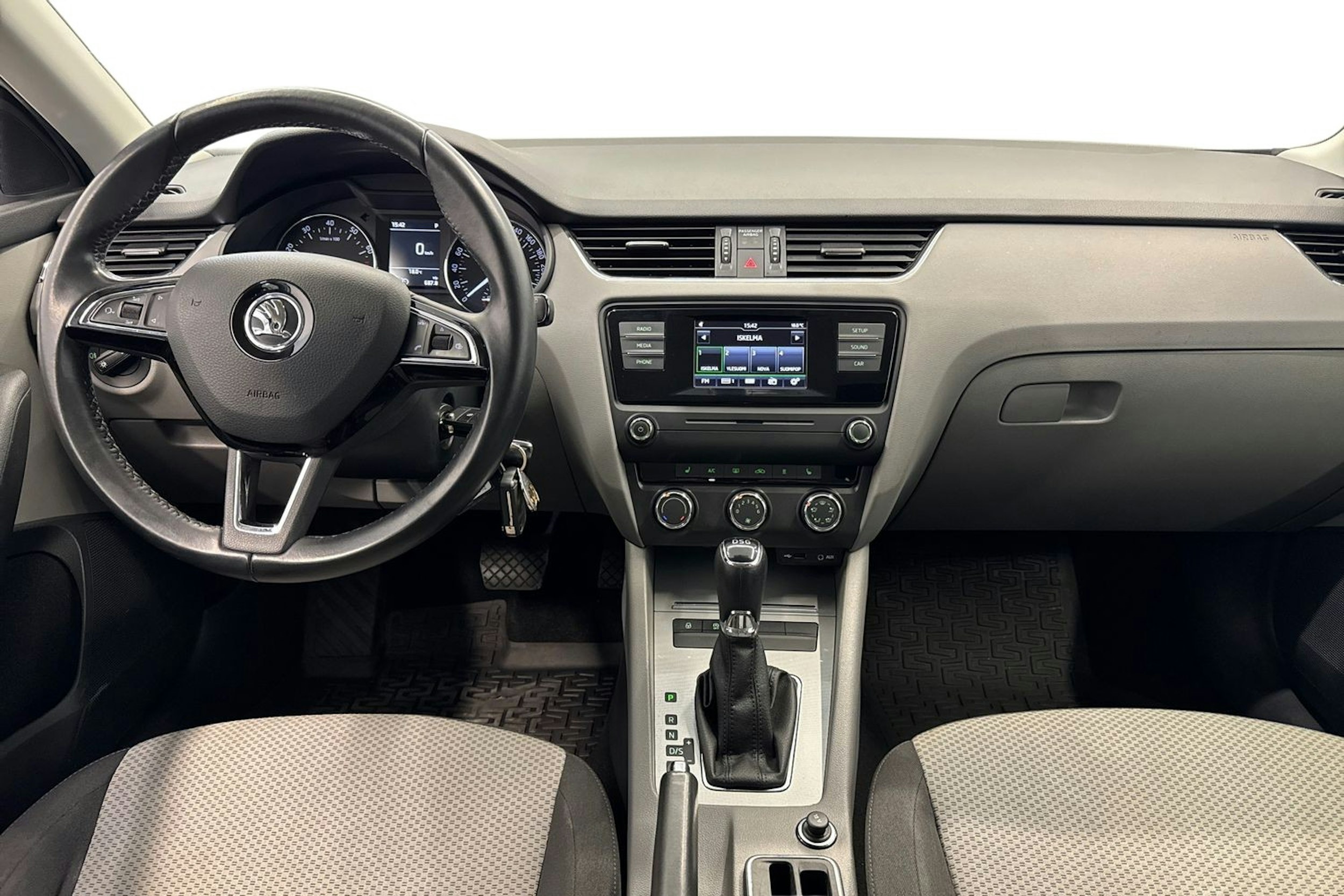valkoinen Skoda Octavia 2017 kuva 9.