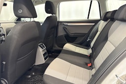 valkoinen Skoda Octavia 2017 kuva 15.