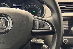 valkoinen Skoda Octavia 2017 kuva 17.