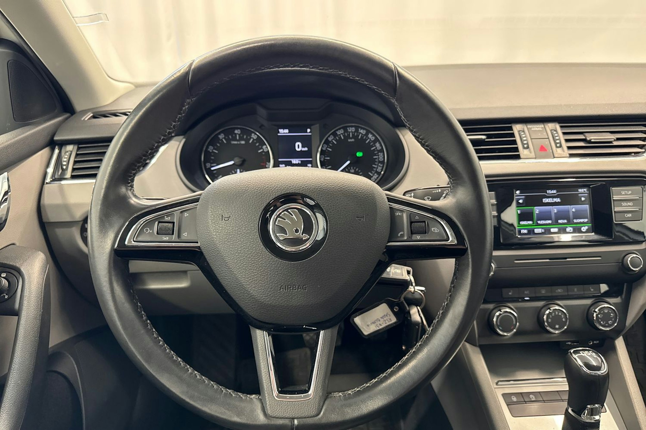 valkoinen Skoda Octavia 2017 kuva 18.