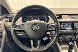 valkoinen Skoda Octavia 2017 kuva 18.