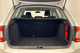 valkoinen Skoda Octavia 2017 kuva 26.