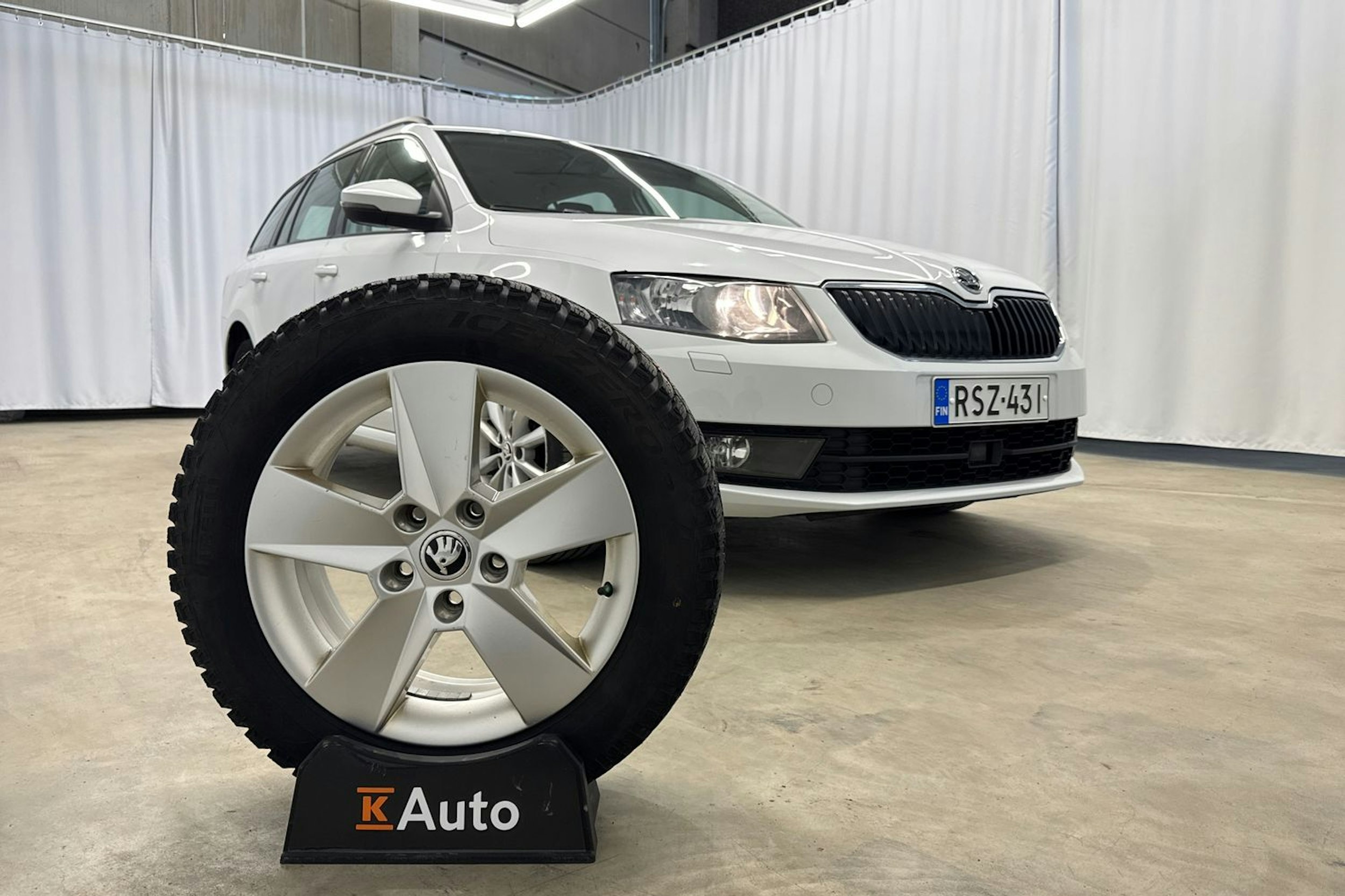 valkoinen Skoda Octavia 2017 kuva 27.