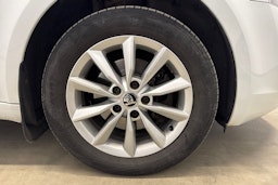 valkoinen Skoda Octavia 2017 kuva 28.