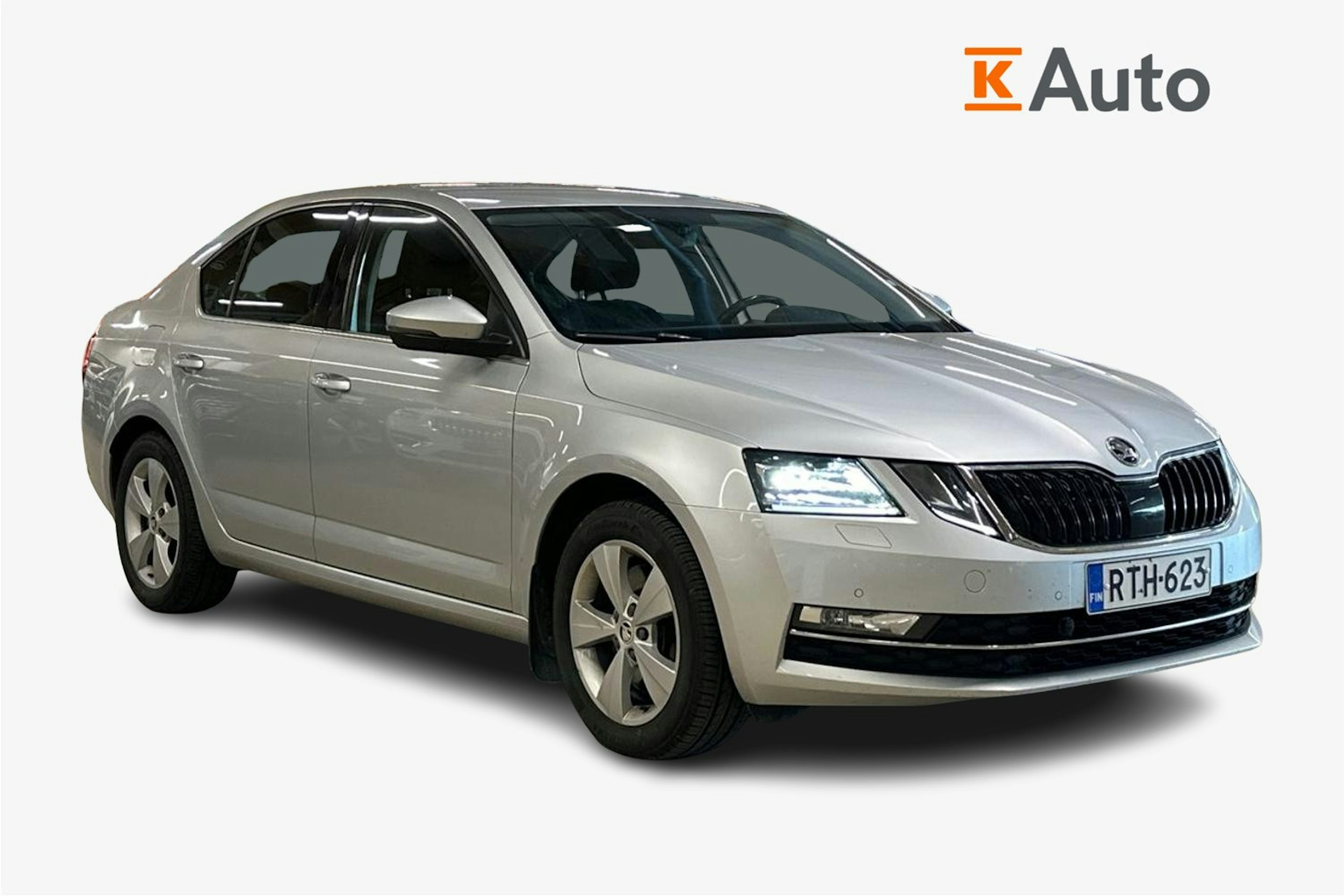 harmaa Skoda Octavia 2017 kuva 1.