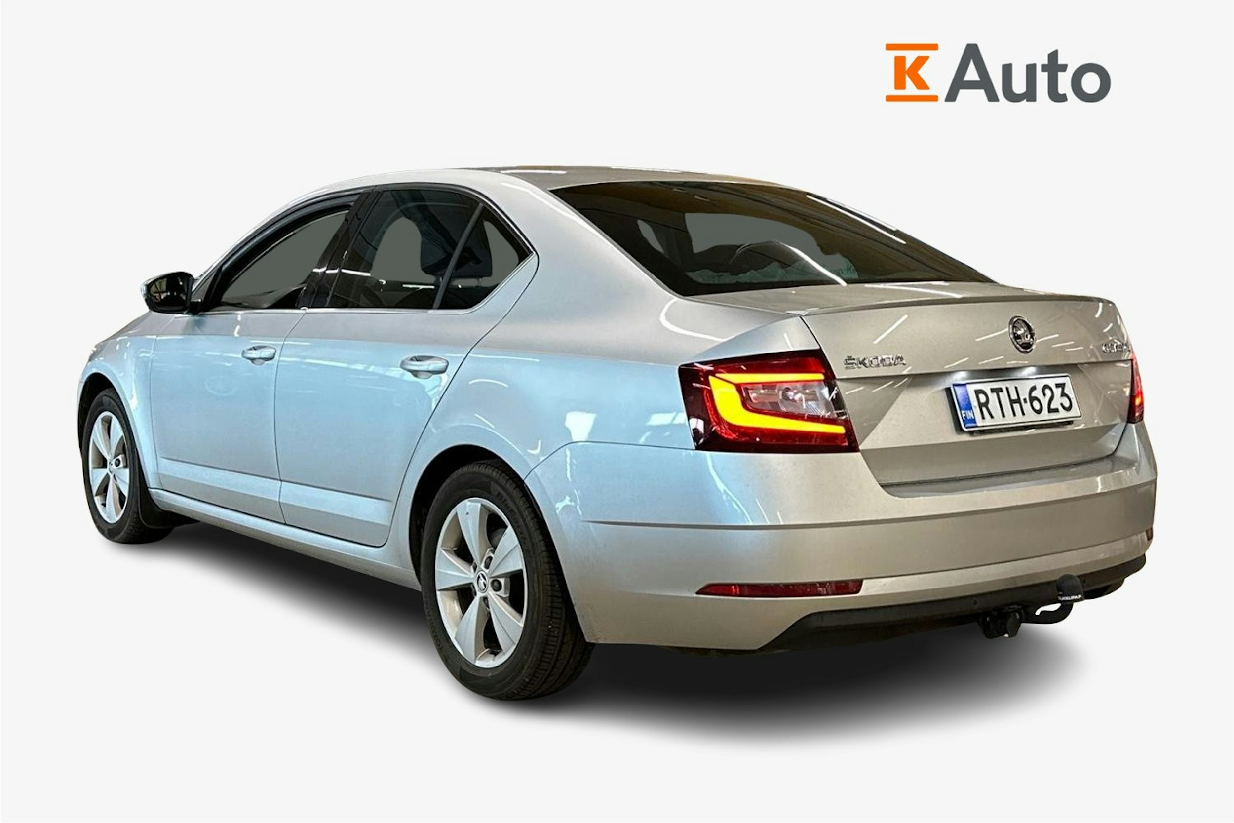 harmaa Skoda Octavia 2018 kuva 2.