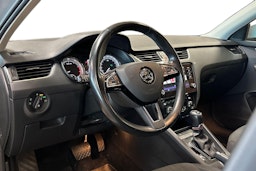 harmaa Skoda Octavia 2018 kuva 3.