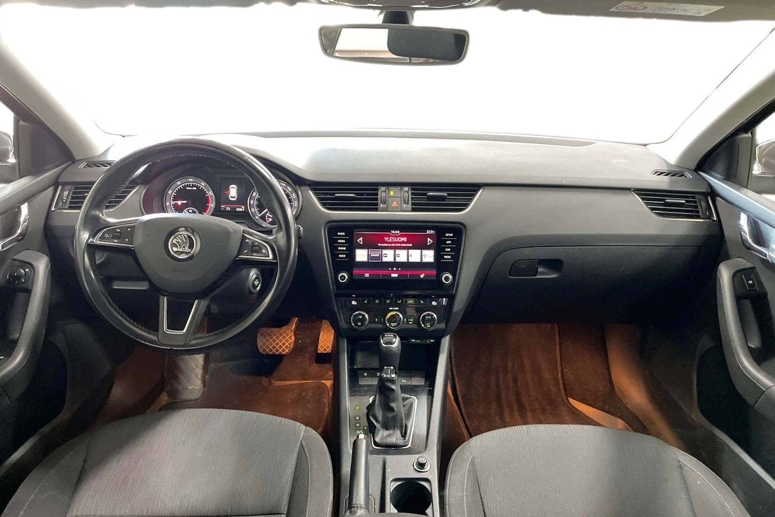 Ruskea (beige) Skoda OCTAVIA 2017 kuva 7.