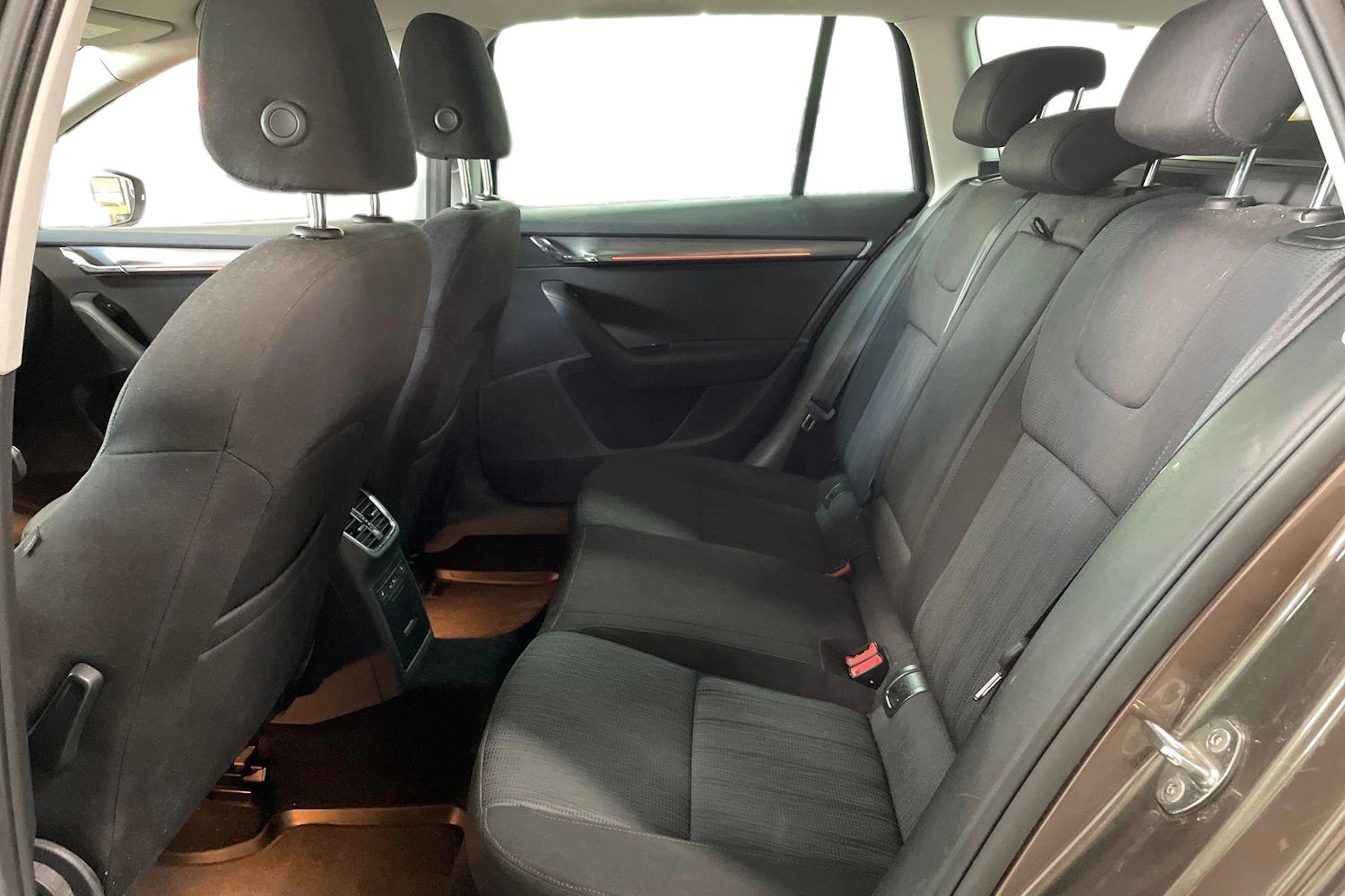 Ruskea (beige) Skoda OCTAVIA 2017 kuva 8.