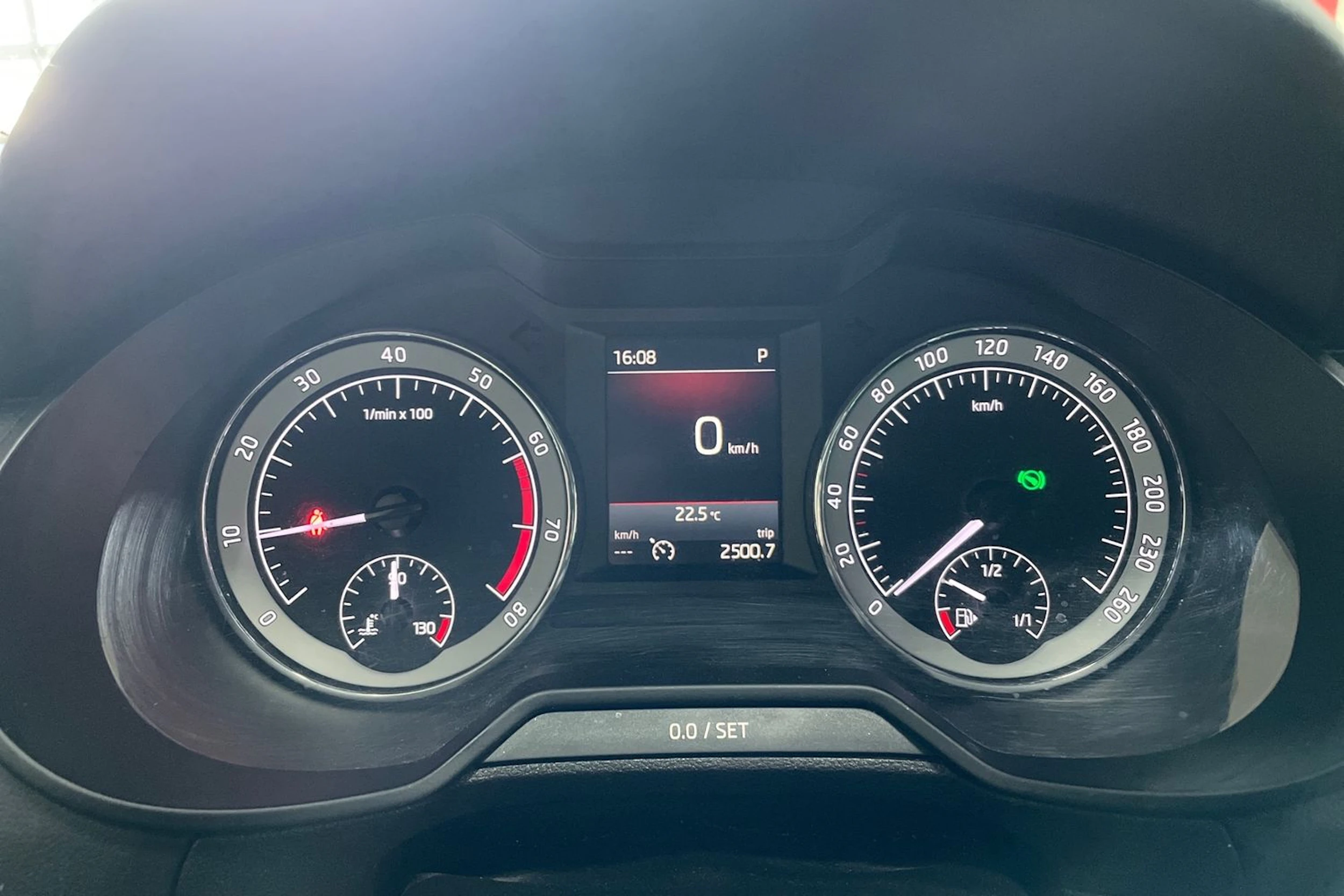 Ruskea (beige) Skoda OCTAVIA 2017 kuva 17.