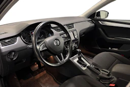 musta Skoda Octavia 2017 kuva 3.